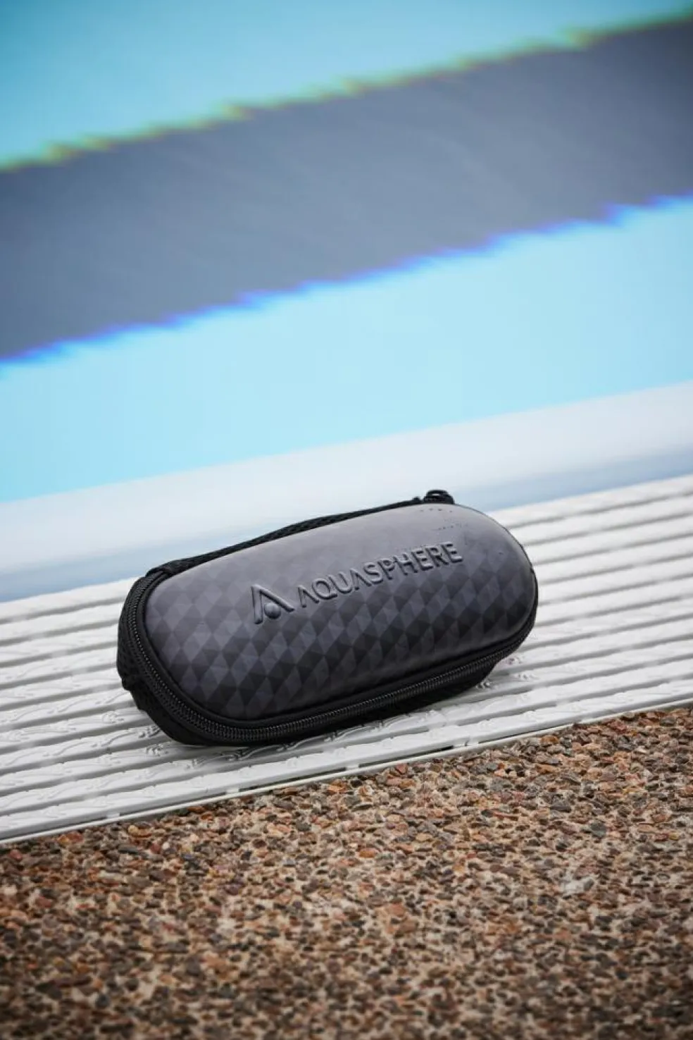 Aqua Sphere brillenkoker black red