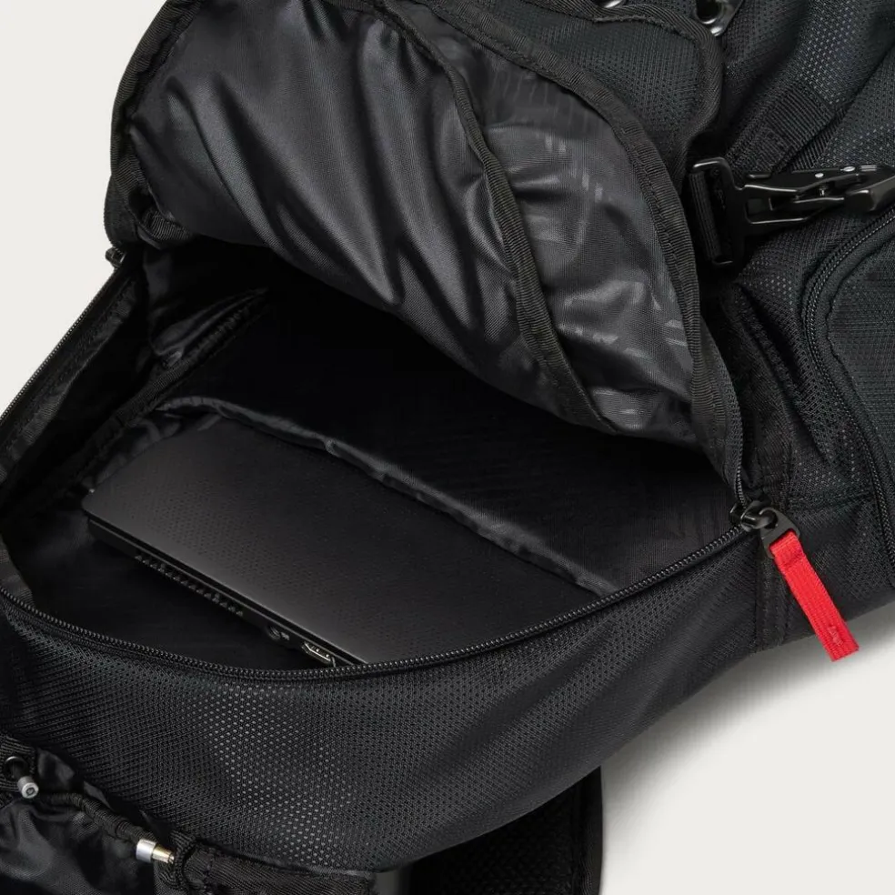 Oakley Bathroom Sink RC 15 inch laptop rugzak 21 liter blackout