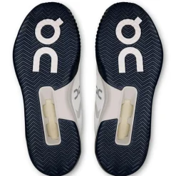 On THE ROGER Advantage Pro Clay tennisschoenen dames white cream