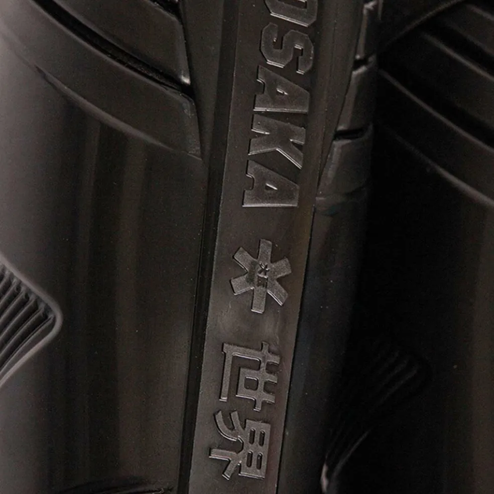 Osaka Scheenbeschermers iconic black