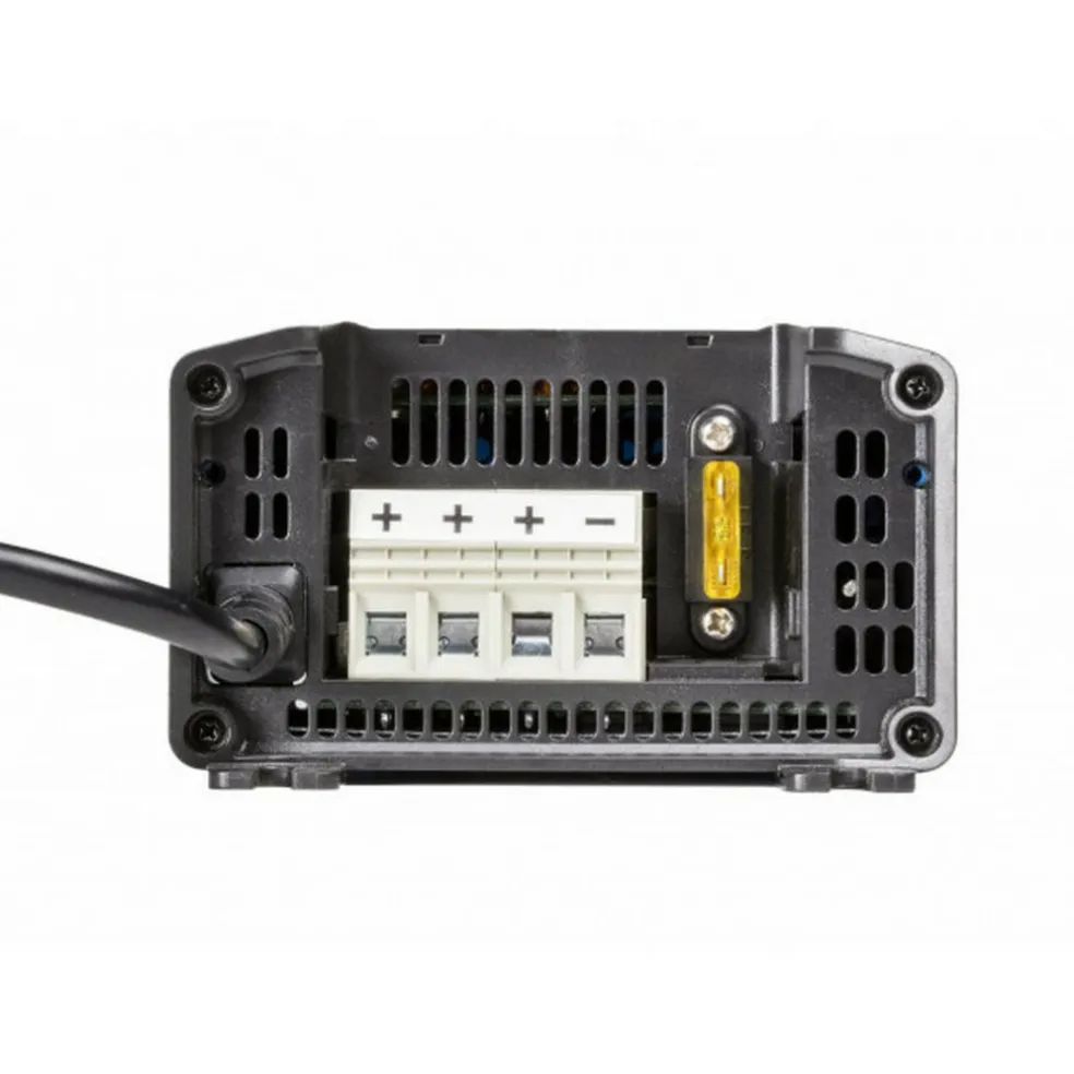 Victron Energy Blue Smart IP22 12V/20A acculader met 3 uitgangen